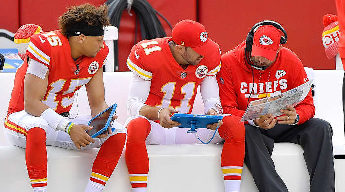 patrick-mahomes-alex-smith.jpg